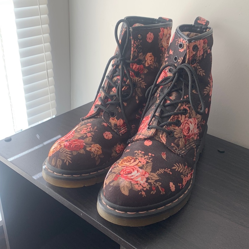 Dr. Martens US Size 10 Rose Floral Print Canvas 1460 Boots Black Pink 11821